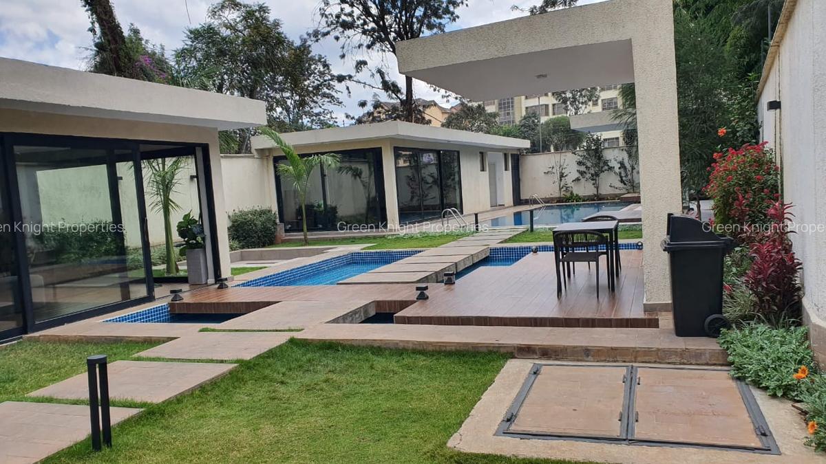 Serviced Studio Apartment with En Suite in Lavington - 2