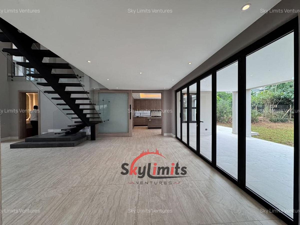 5 Bed Villa with En Suite in Runda - 3