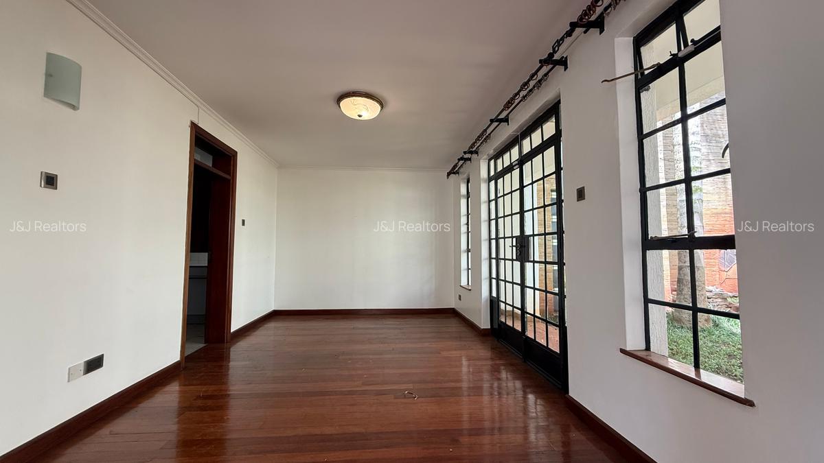 5 Bed Townhouse with En Suite in Lavington - 9