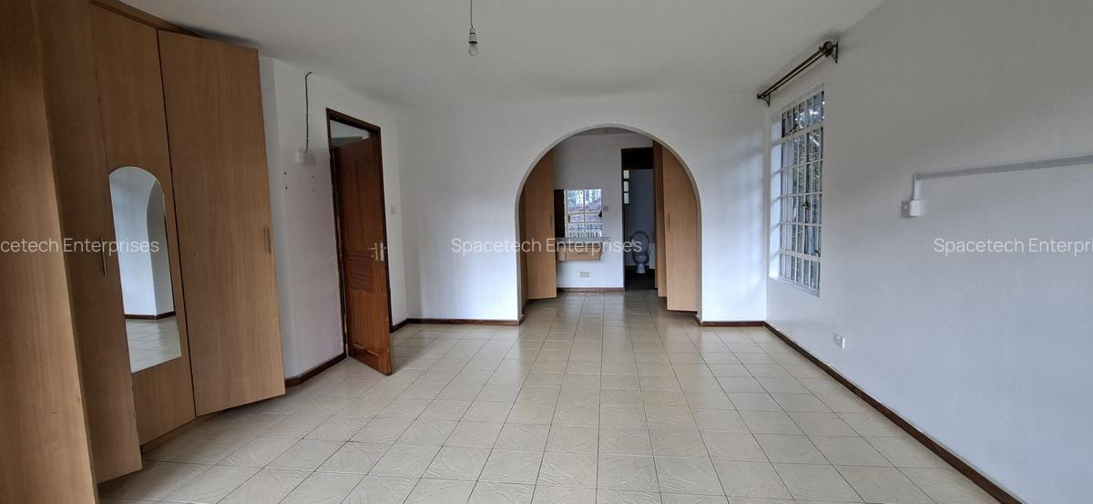 4 Bed Townhouse with Garden in Spring Valley - 9