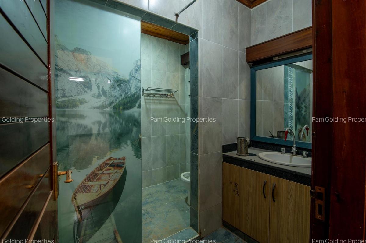 6 Bed House with En Suite in Karen - 12