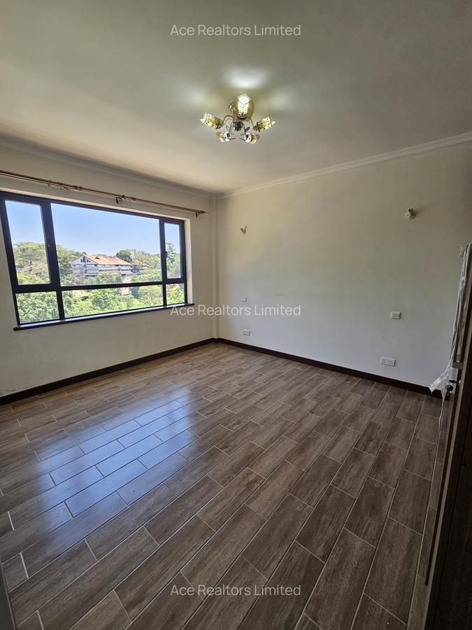 3 Bed Apartment with En Suite at City Park - 14