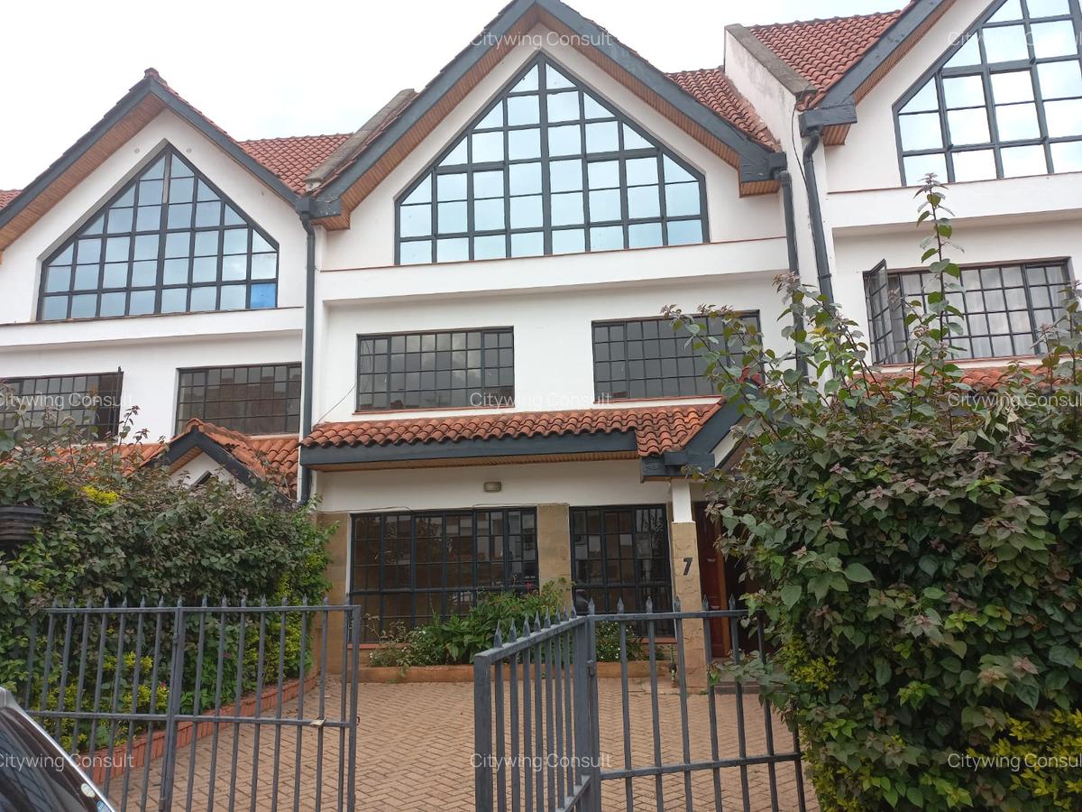5 Bed Townhouse with En Suite at School Lane - 1