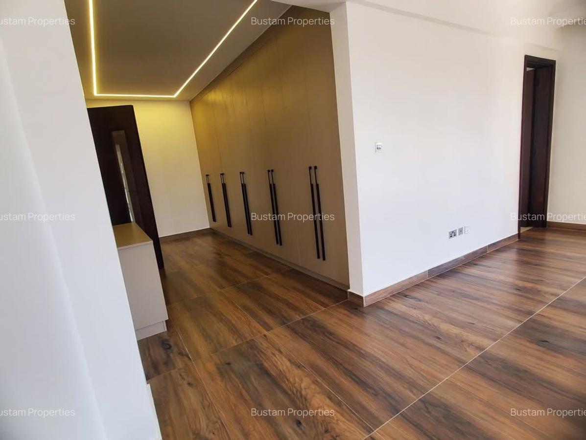 Serviced 2 Bed Apartment with En Suite in Brookside - 12