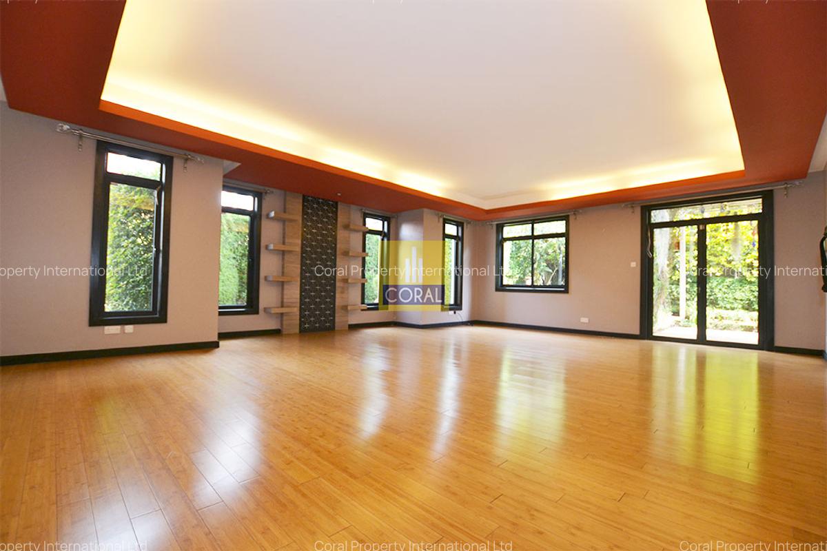 5 Bed Townhouse with En Suite in Lavington - 2