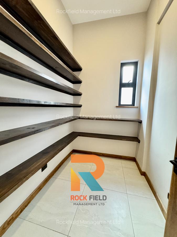 4 Bed Apartment with En Suite in Loresho - 20