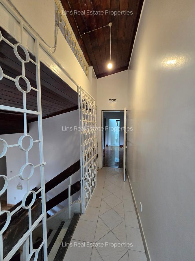 5 Bed House with En Suite in Lavington - 14