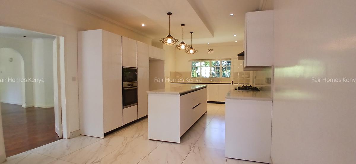 4 Bed House with En Suite at Lavington Green - 15