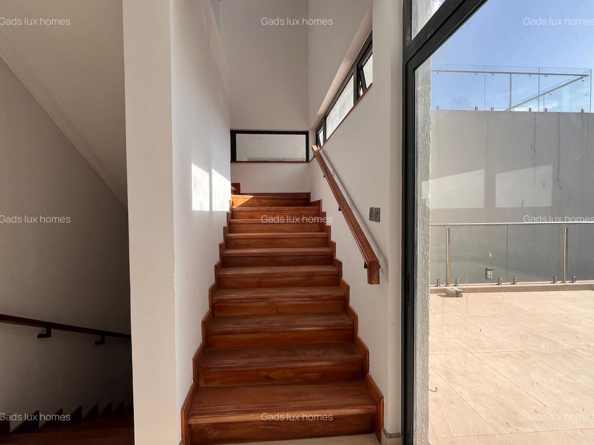 5 Bed Villa with En Suite at Lavington - 4