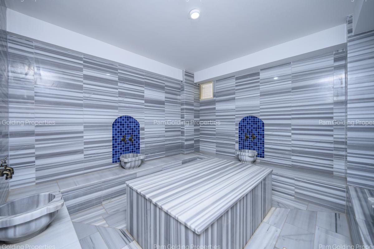 Serviced 2 Bed Apartment with En Suite at 1St Avenue - 17