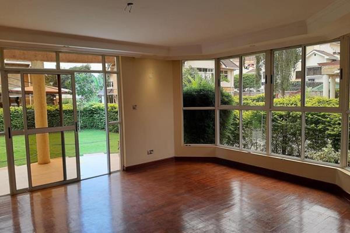 5 Bed Townhouse with En Suite at Lavington - 11