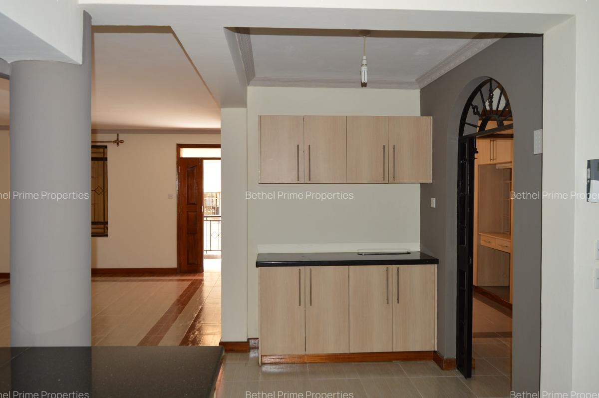 4 Bed Apartment with En Suite in Parklands - 3