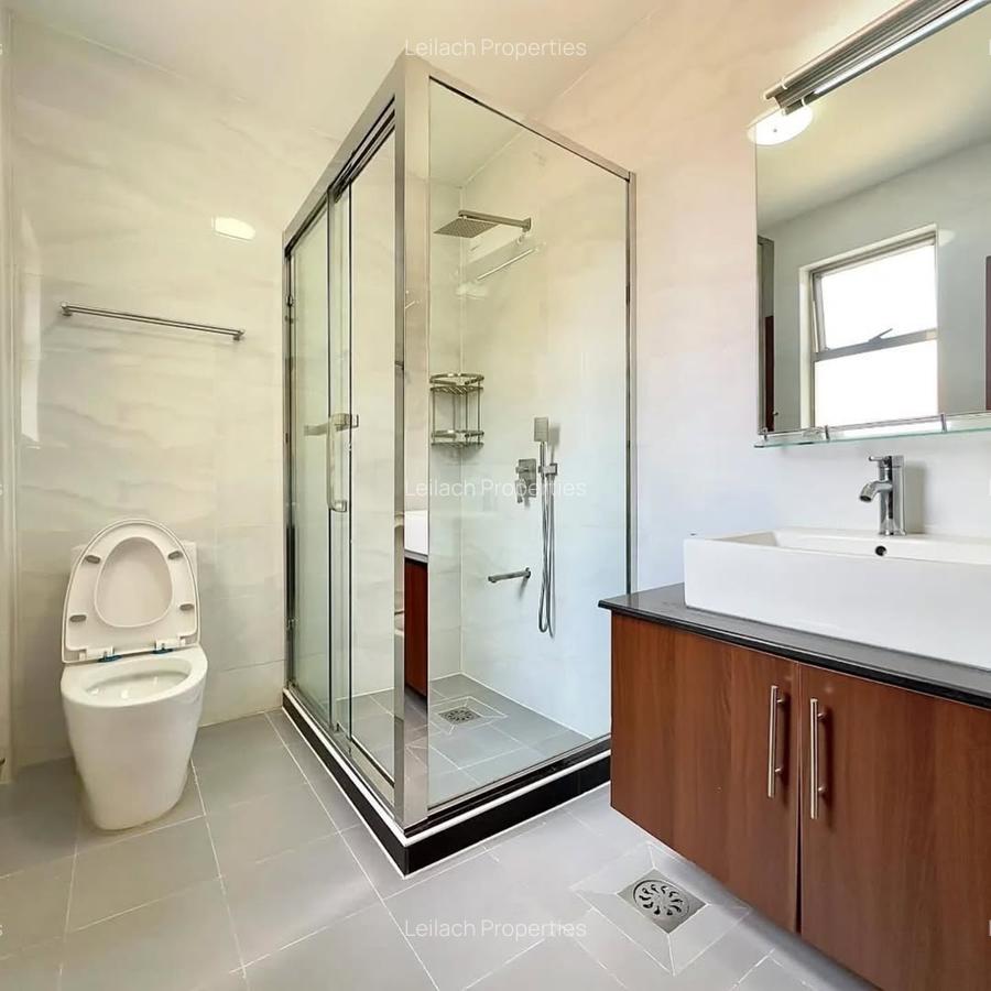 5 Bed Townhouse with En Suite in Lavington - 5