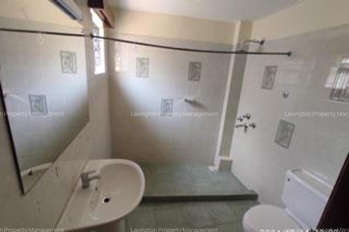 5 Bed Townhouse with En Suite at Lavington Green - 12