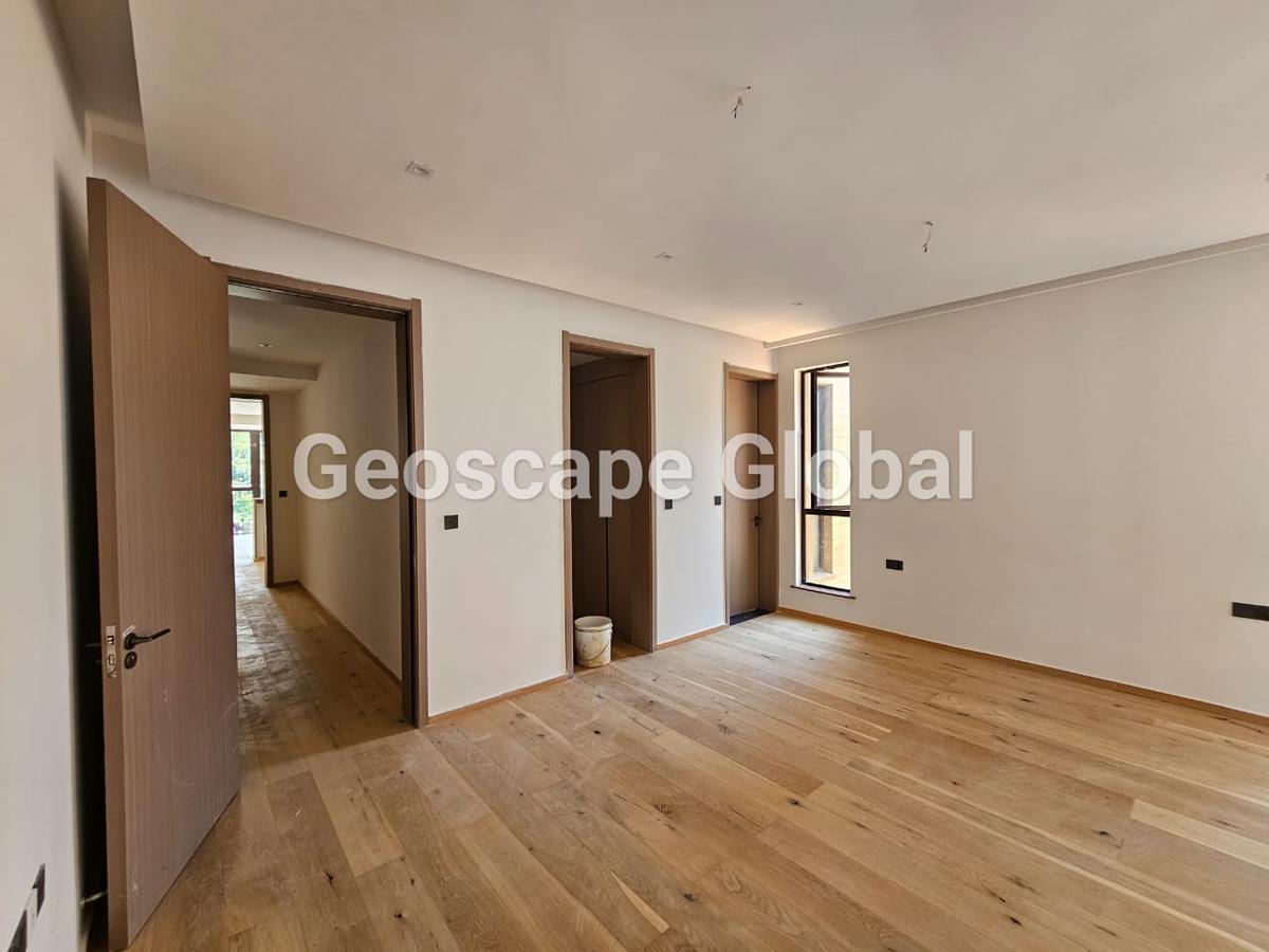 5 Bed House with En Suite in Kitisuru - 12