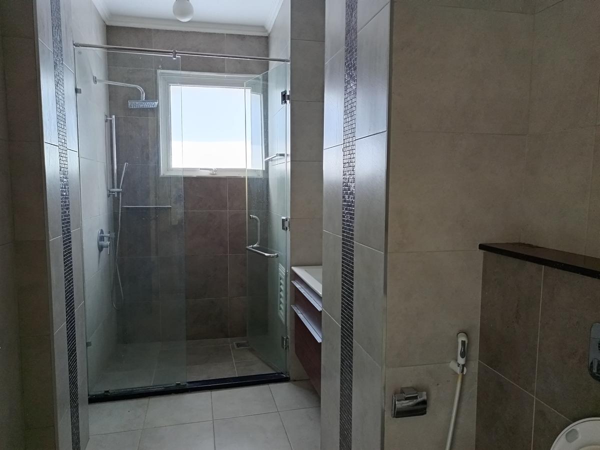 4 Bed Apartment with En Suite in General Mathenge - 13