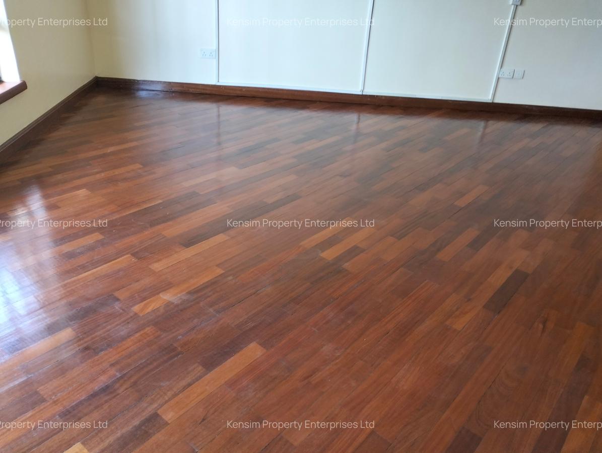 4 Bed Townhouse with En Suite in Lavington - 17