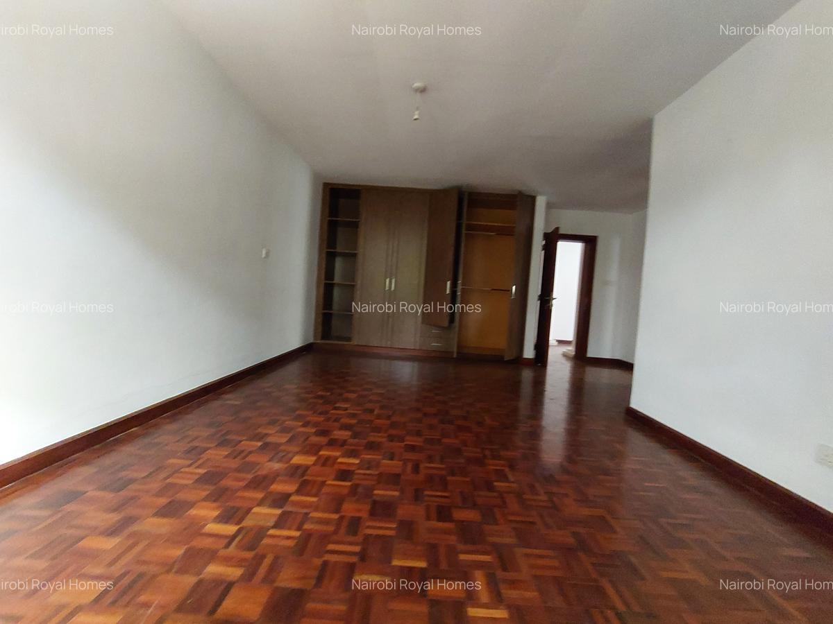 5 Bed Townhouse with En Suite at Lavington - 7