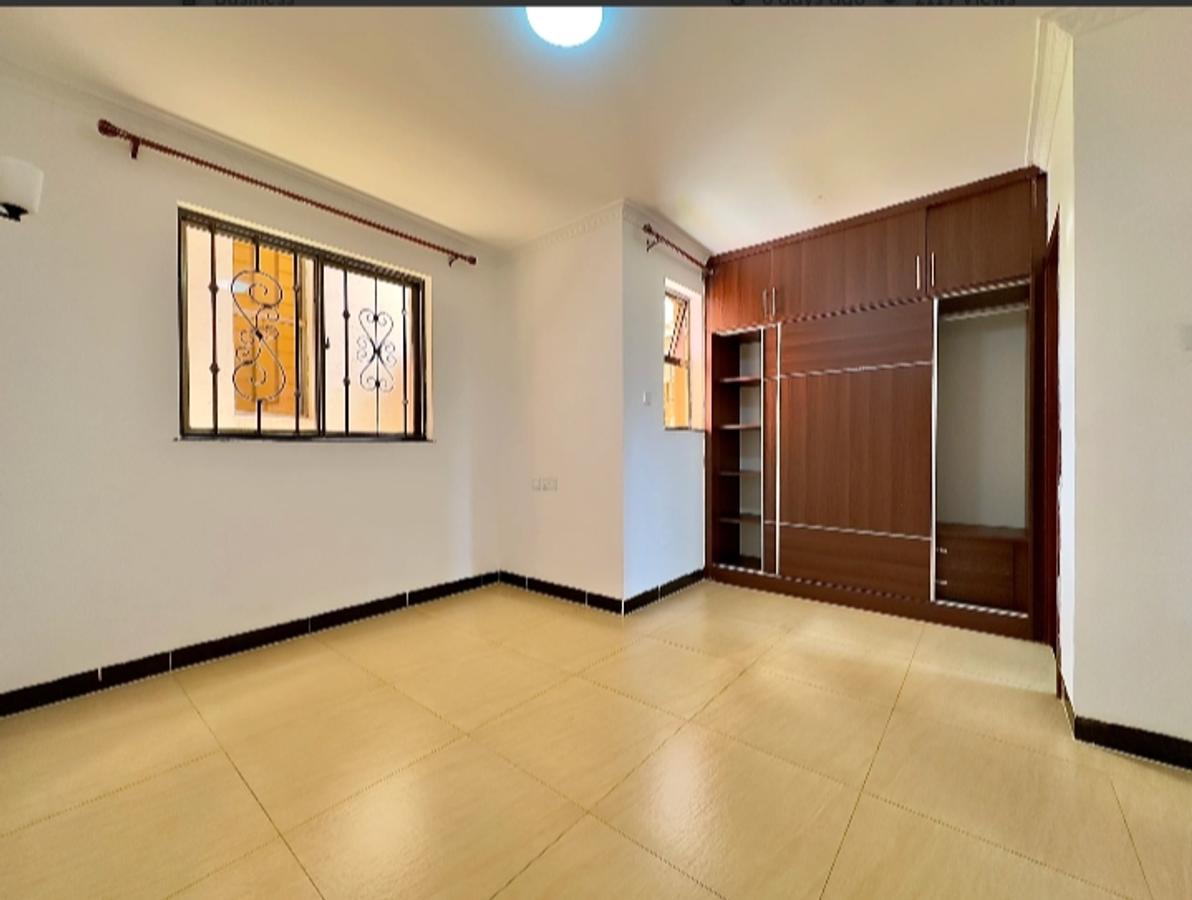 5 Bed Townhouse with En Suite in Lavington - 1