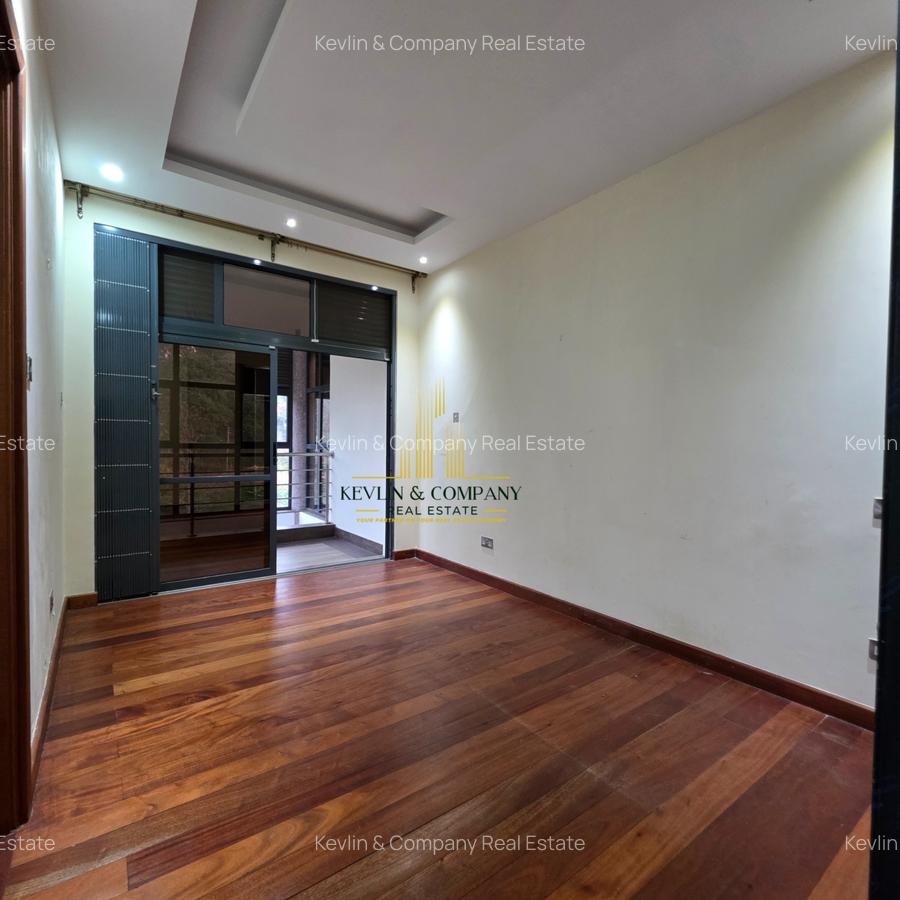 7 Bed Villa with En Suite in Nyari - 12