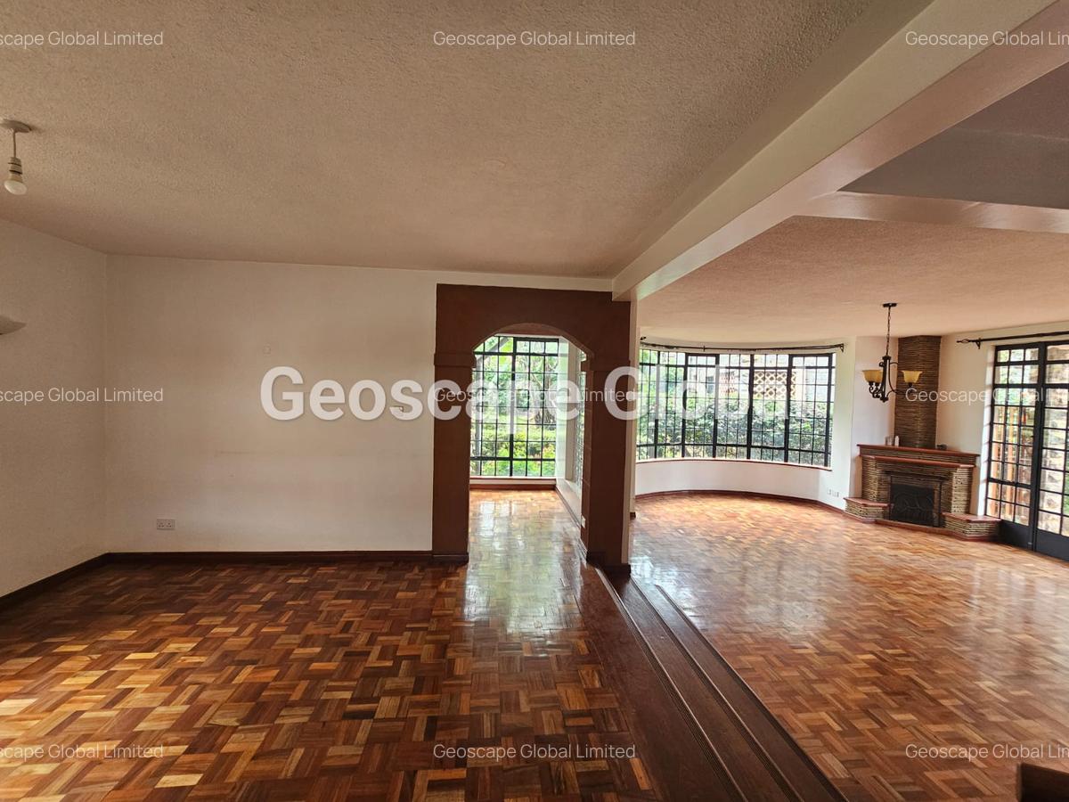 5 Bed House with En Suite in Lavington - 12