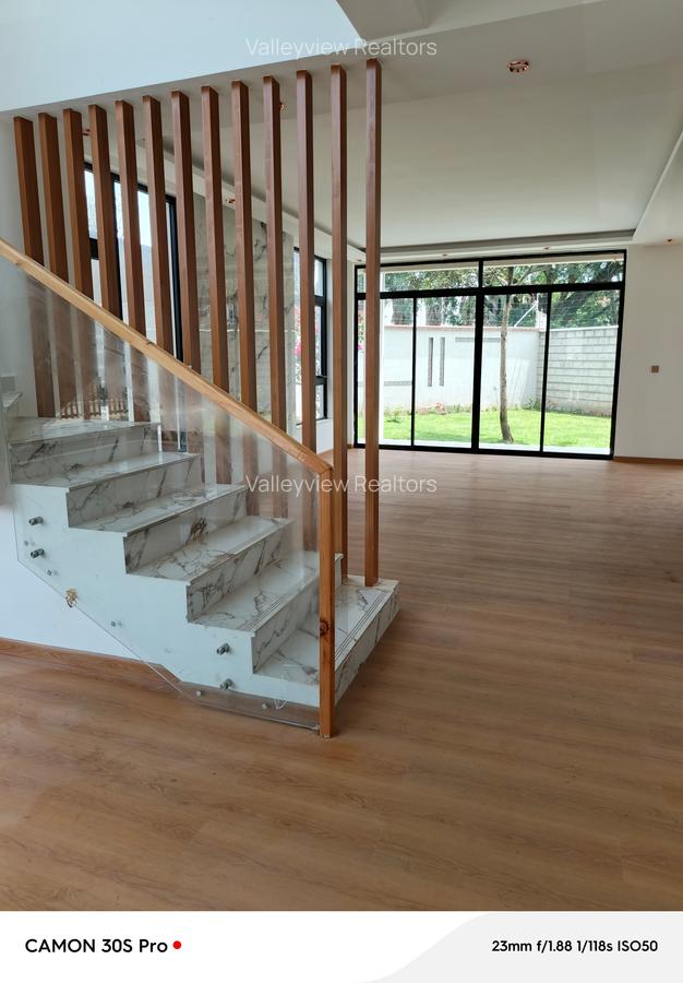 5 Bed Townhouse with En Suite at Lavington - 3