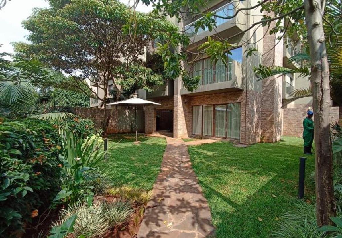 5 Bed House with En Suite in Lavington - 3