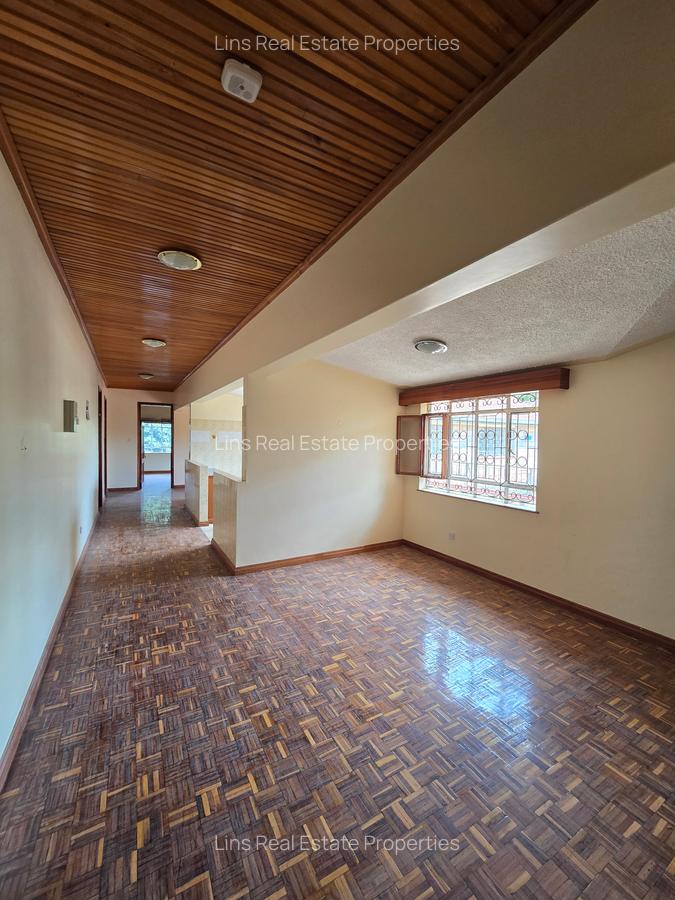 6 Bed House with En Suite in Nyari - 10