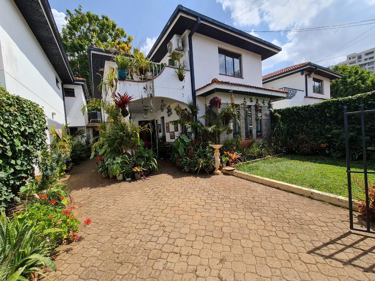 4 Bed Townhouse with En Suite at Westlands - 1