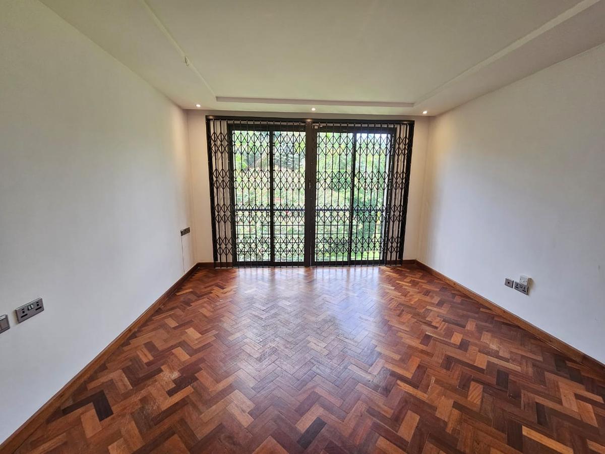 5 Bed Villa with En Suite in Lavington - 16