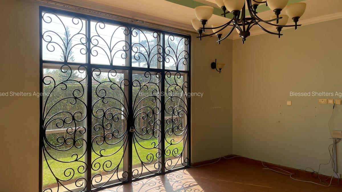 5 Bed Villa with En Suite in Ridgeways - 12