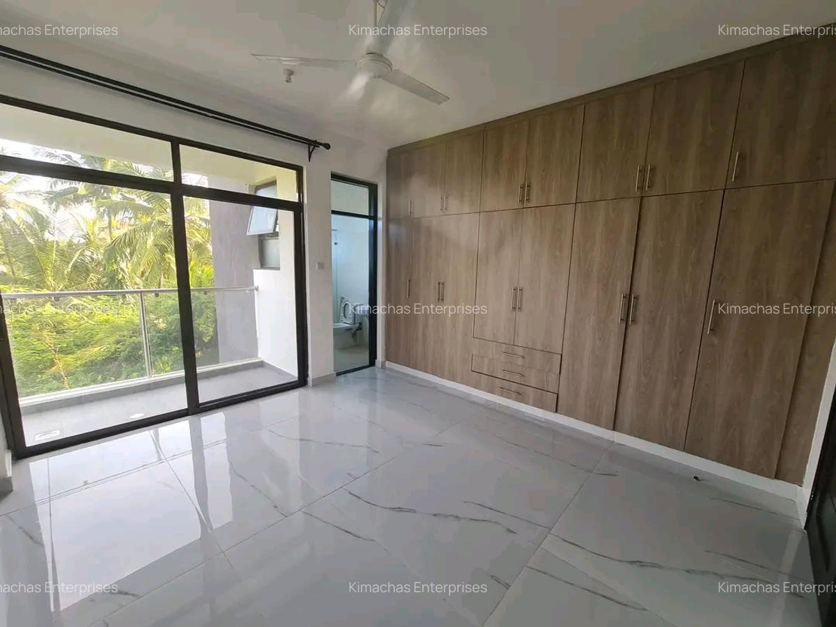 3 Bed Apartment with En Suite at Moyne Drive Nyali - 13
