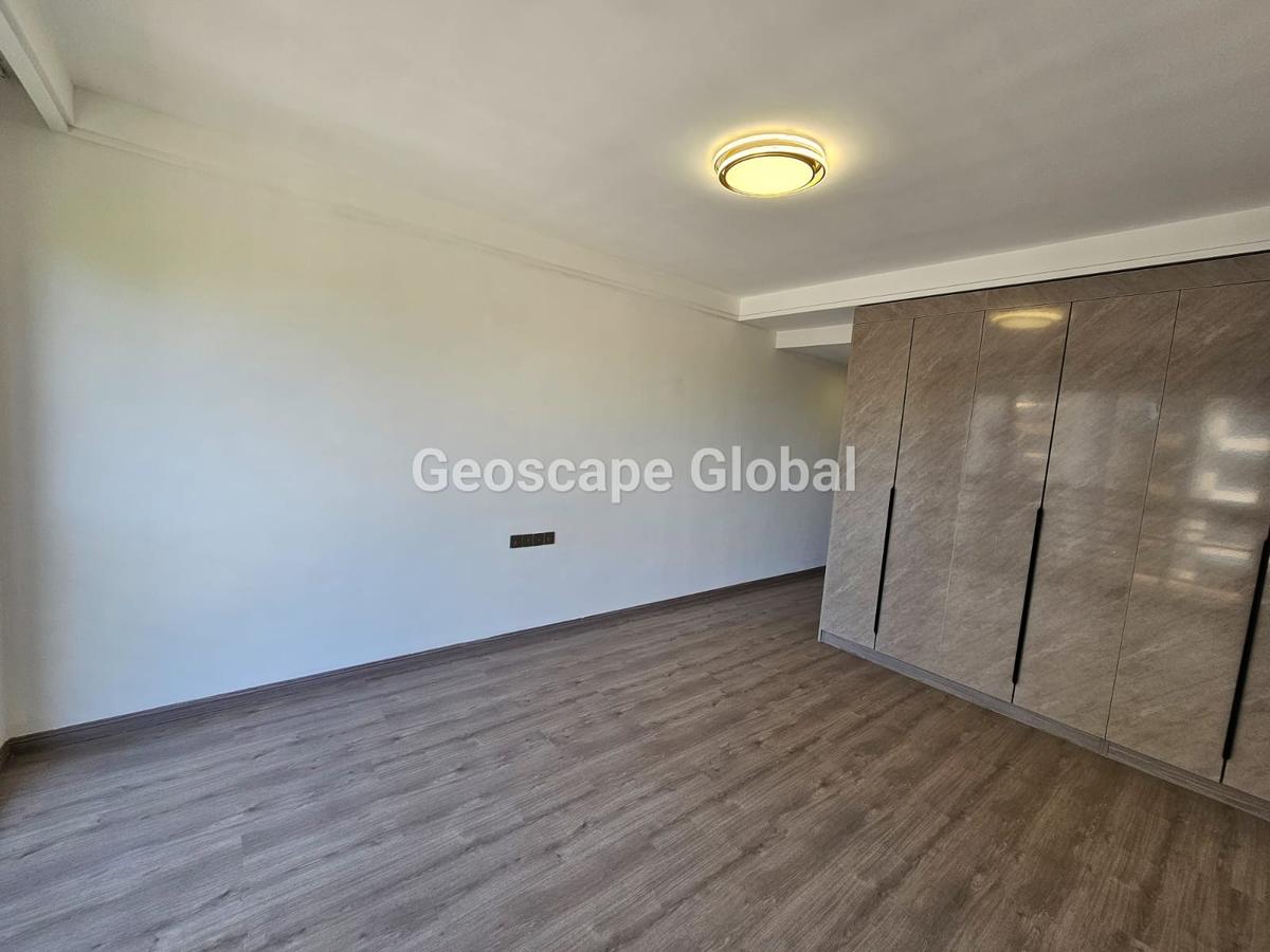 3 Bed Apartment with En Suite in Riverside - 15