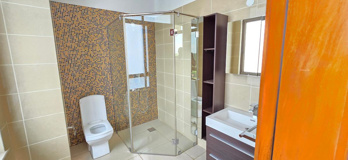 4 Bed Apartment with En Suite at 6Th Parklands - 15