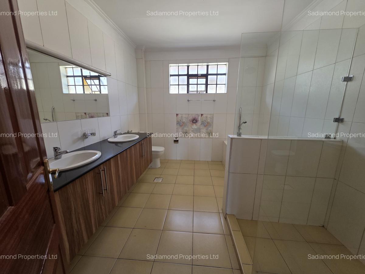 4 Bed Townhouse with En Suite in Kitisuru - 12