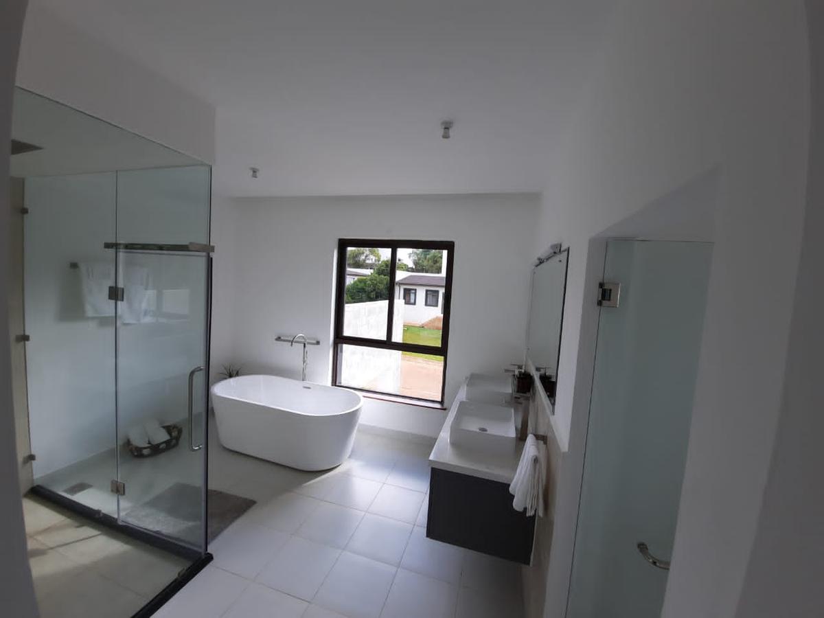 5 Bed Villa with En Suite in Karen Hardy - 15