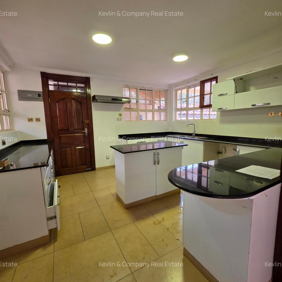 4 Bed Villa with En Suite in Kyuna - 3