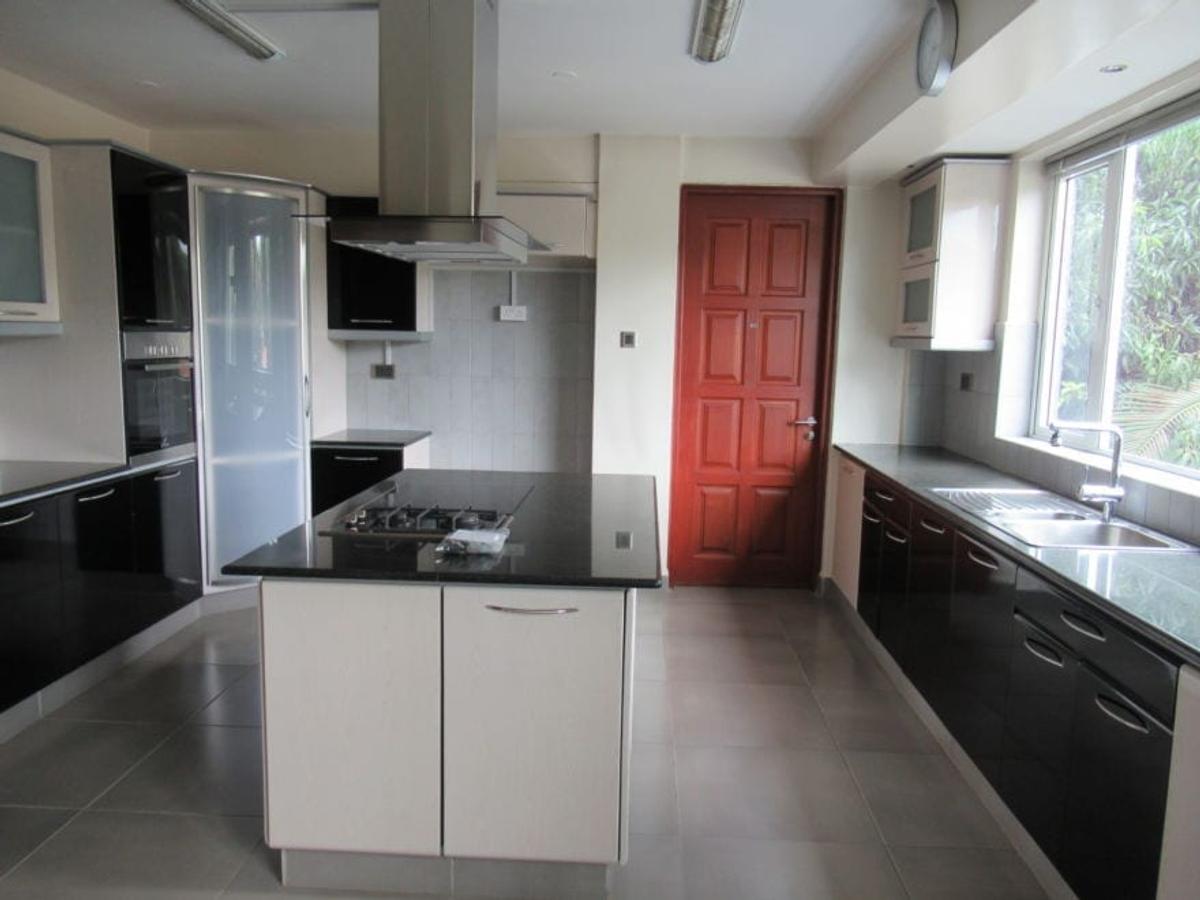 3 Bed Apartment with En Suite in Riverside - 10