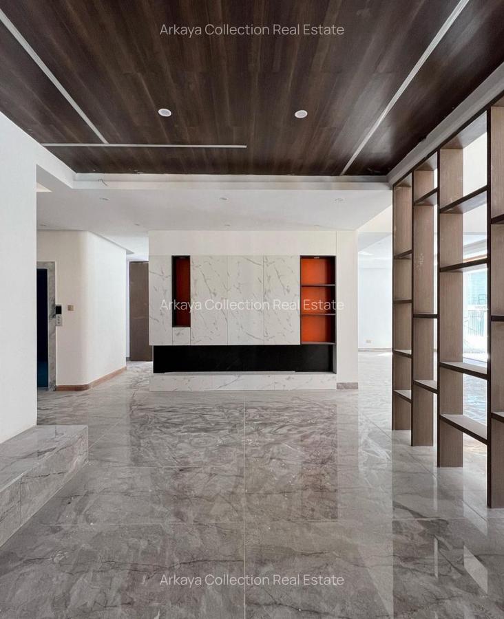 6 Bed Villa with En Suite in Lavington - 8