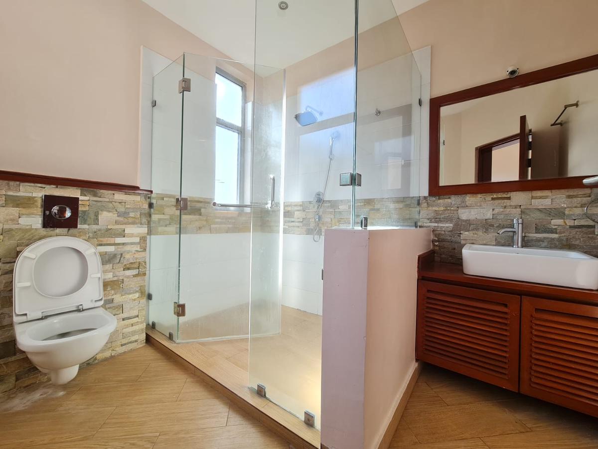 5 Bed Townhouse with En Suite at Karen - 17