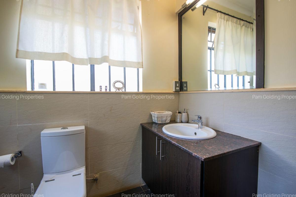 4 Bed House with En Suite in Runda - 15