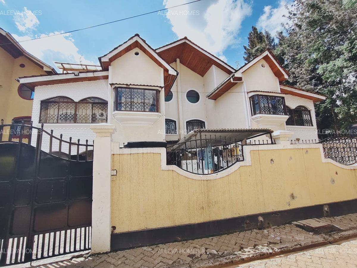 6 Bed Villa with En Suite in Lavington - 1