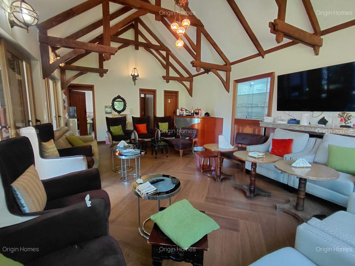 1 Bed House with En Suite in Lavington - 11