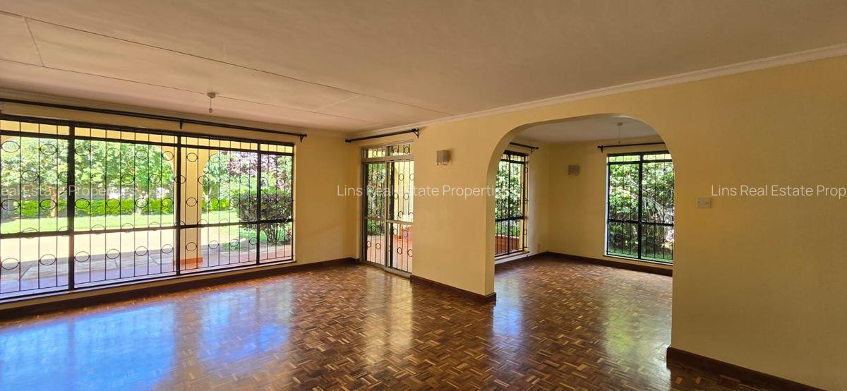 4 Bed House with En Suite in Mountain View - 15