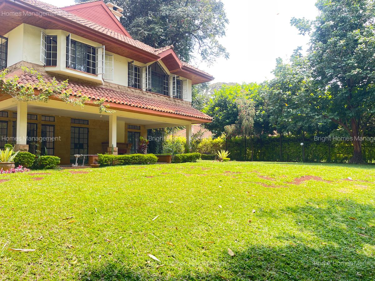 5 Bed Villa with En Suite in Rosslyn - 1