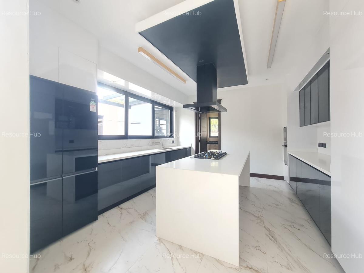 5 Bed House with En Suite at Nyari - 11