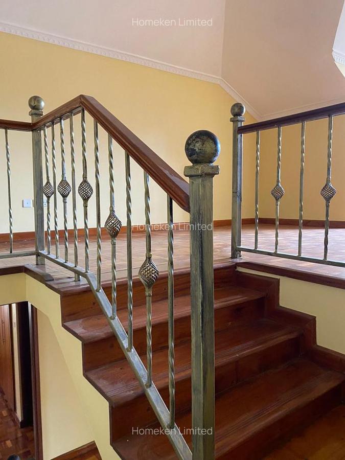 4 Bed Townhouse with En Suite at Lavington - 7