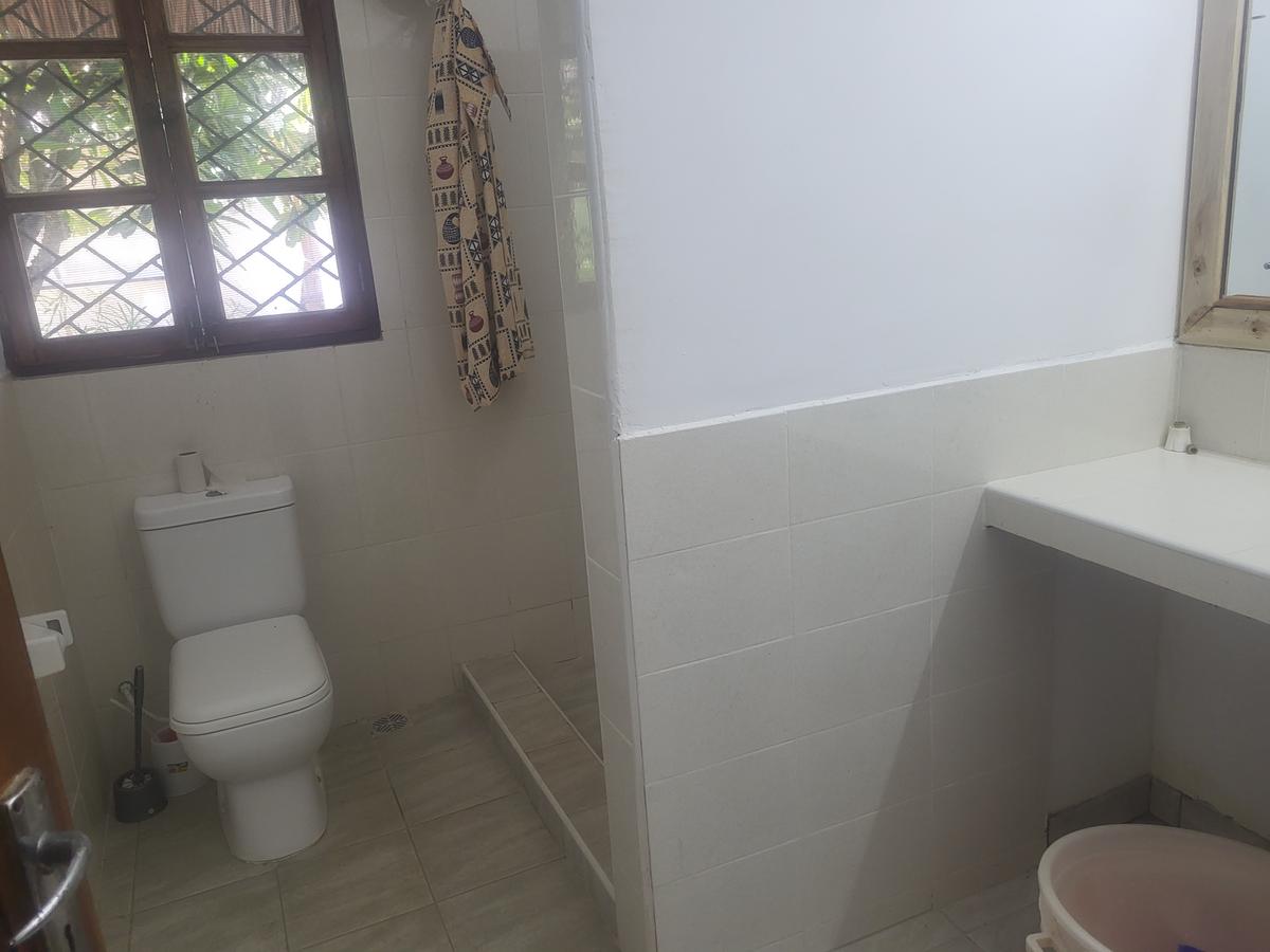 2 Bed House with Swimming Pool in Malindi - 11