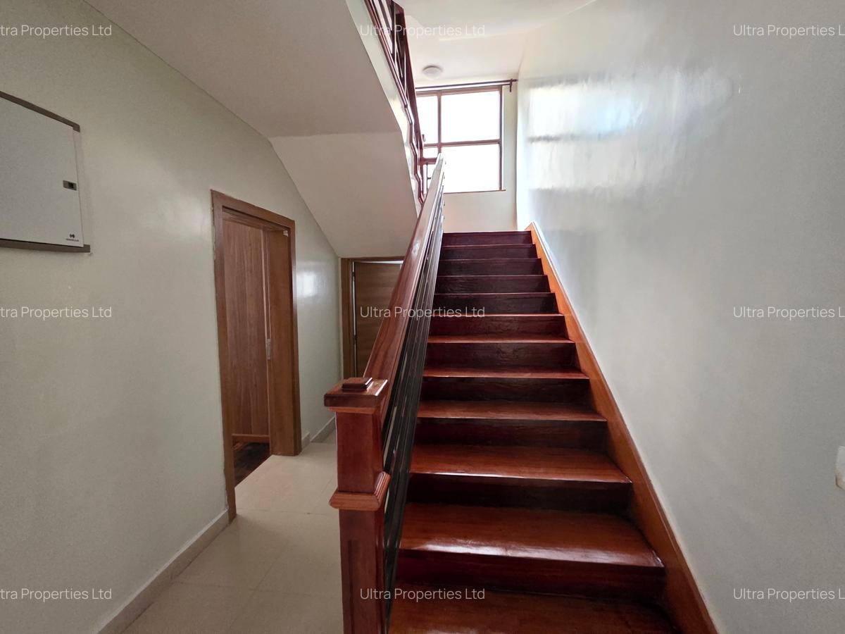 5 Bed Townhouse with En Suite in Lavington - 6