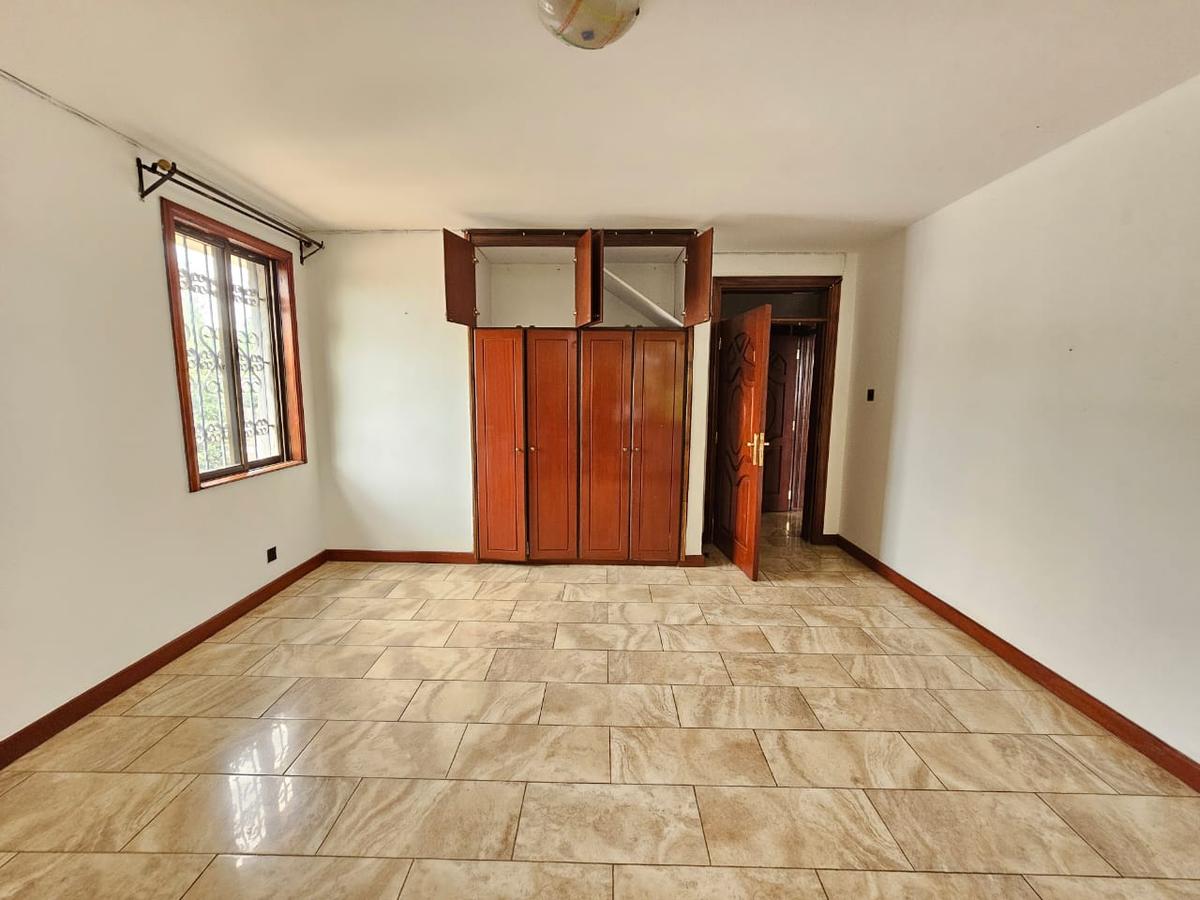 4 Bed Townhouse with En Suite in Brookside - 15